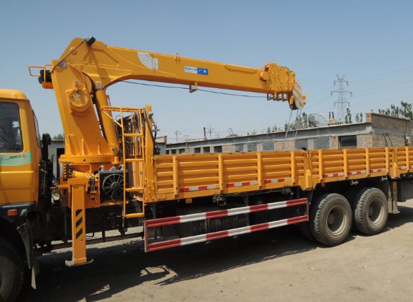 廣林13噸五節(jié)臂隨車(chē)吊 廣林13噸五節(jié)臂隨車(chē)吊