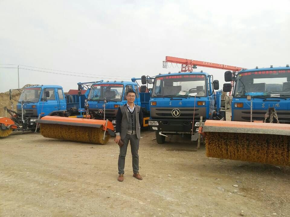 有我公司400-926-2926銷售標(biāo)示的除雪車 有我公司400-926-2926銷售標(biāo)示的除雪車