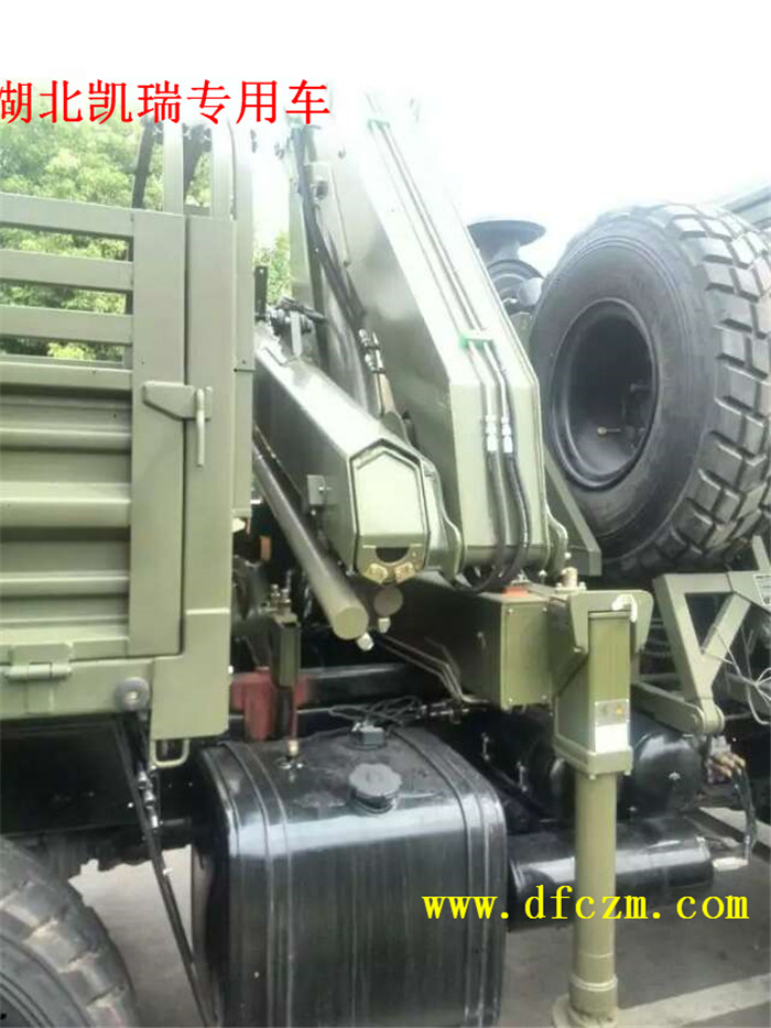 陜汽六驅(qū)越野車裝配吊機 陜汽六驅(qū)越野車裝配吊機