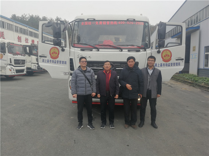 我單位韓總與潁上縣市場監(jiān)督管理局領(lǐng)導(dǎo)合影 我單位韓總與潁上縣市場監(jiān)督管理局領(lǐng)導(dǎo)合影