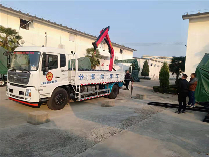 太和縣市場監(jiān)督檢驗所領導實際操作驗收車輛 太和縣市場監(jiān)督檢驗所領導實際操作驗收車輛