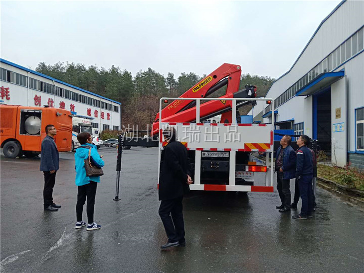 技術(shù)人員講解檢衡車操作要點(diǎn) 技術(shù)人員講解檢衡車操作要點(diǎn)