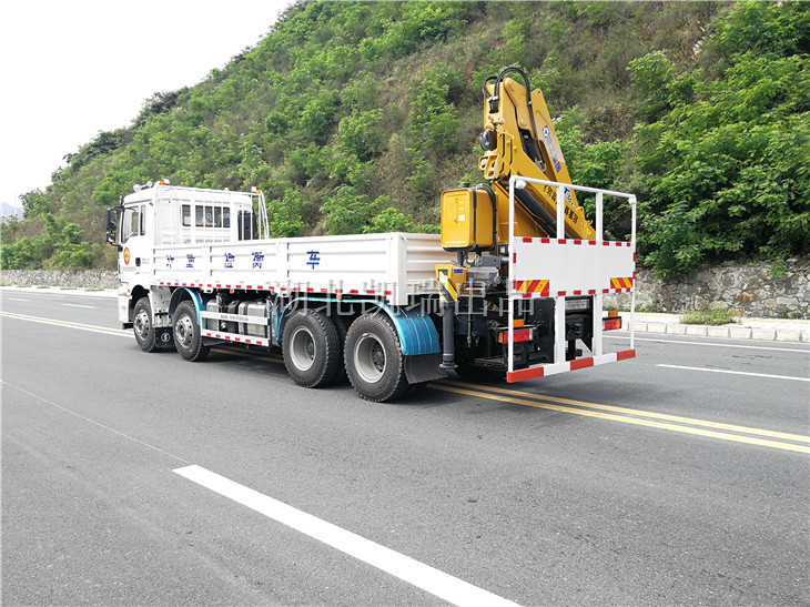 許昌市質(zhì)量監(jiān)督檢驗(yàn)測(cè)試中心檢衡車(左后) 許昌市質(zhì)量監(jiān)督檢驗(yàn)測(cè)試中心檢衡車(左后)