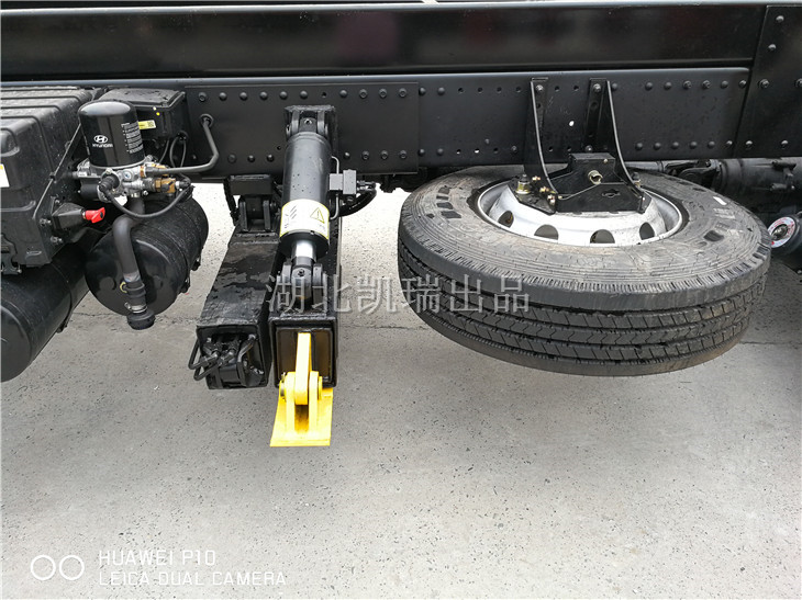 檢衡車底盤備胎架側(cè)置 檢衡車底盤備胎架側(cè)置