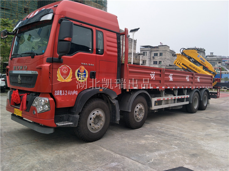 廣西橫縣計量所檢衡車停放院內(nèi)左前 廣西橫縣計量所檢衡車停放院內(nèi)左前