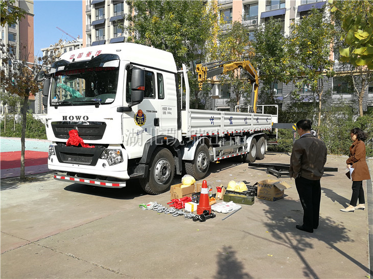 濰坊市計量所領(lǐng)導(dǎo)驗收車輛 濰坊市計量所領(lǐng)導(dǎo)驗收車輛