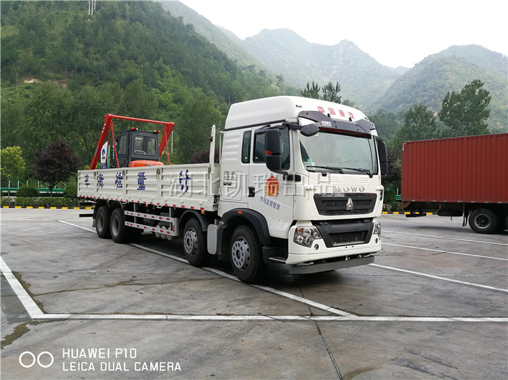 西固計(jì)量所購(gòu)的DWJ5310JJHBB5型計(jì)量檢衡車發(fā)運(yùn)(右前) 西固計(jì)量所購(gòu)的DWJ5310JJHBB5型計(jì)量檢衡車發(fā)運(yùn)(右前)