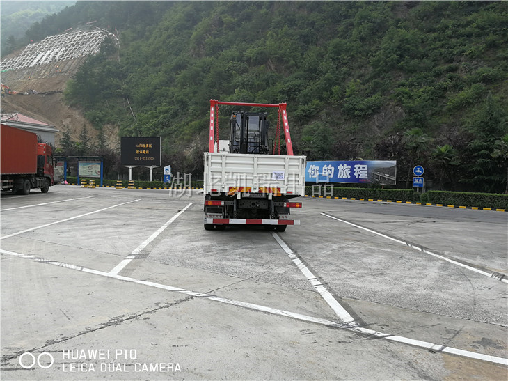 西固計(jì)量所購(gòu)的DWJ5310JJHBB5型計(jì)量檢衡車發(fā)運(yùn)(后) 西固計(jì)量所購(gòu)的DWJ5310JJHBB5型計(jì)量檢衡車發(fā)運(yùn)(后)