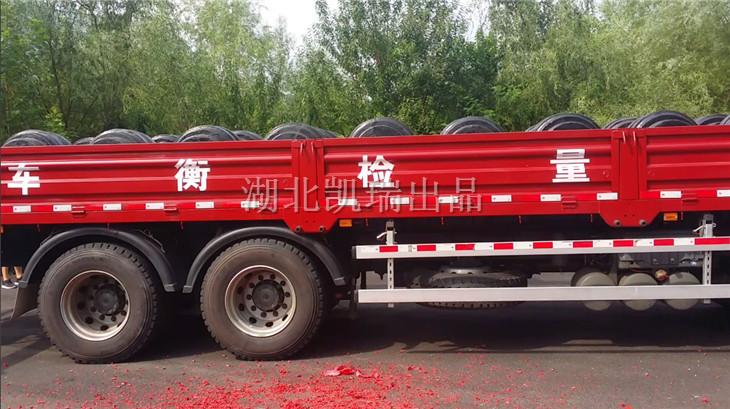 檢衡車配備鋁合金防護(hù)欄及樹脂擋泥板 檢衡車配備鋁合金防護(hù)欄及樹脂擋泥板