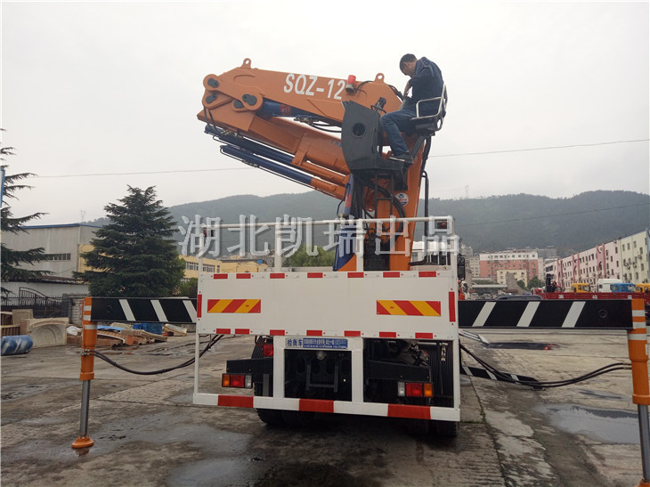 計(jì)量所領(lǐng)導(dǎo)親自體驗(yàn)計(jì)量檢衡車 計(jì)量所領(lǐng)導(dǎo)親自體驗(yàn)計(jì)量檢衡車