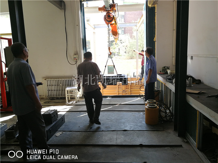 吊裝受檢砝碼 吊裝受檢砝碼