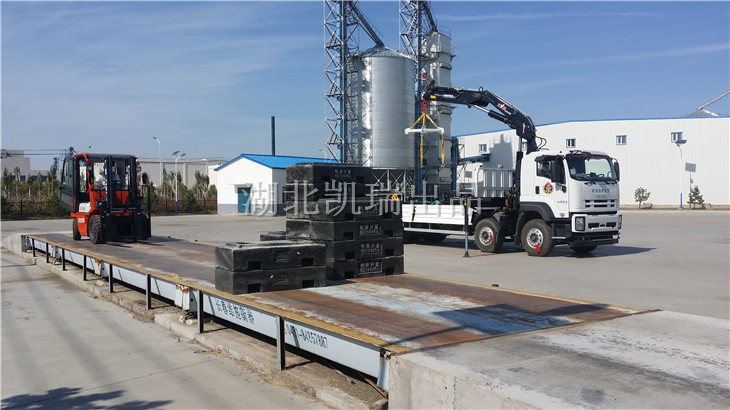 糧庫汽車衡整體檢測現(xiàn)場 糧庫汽車衡整體檢測現(xiàn)場