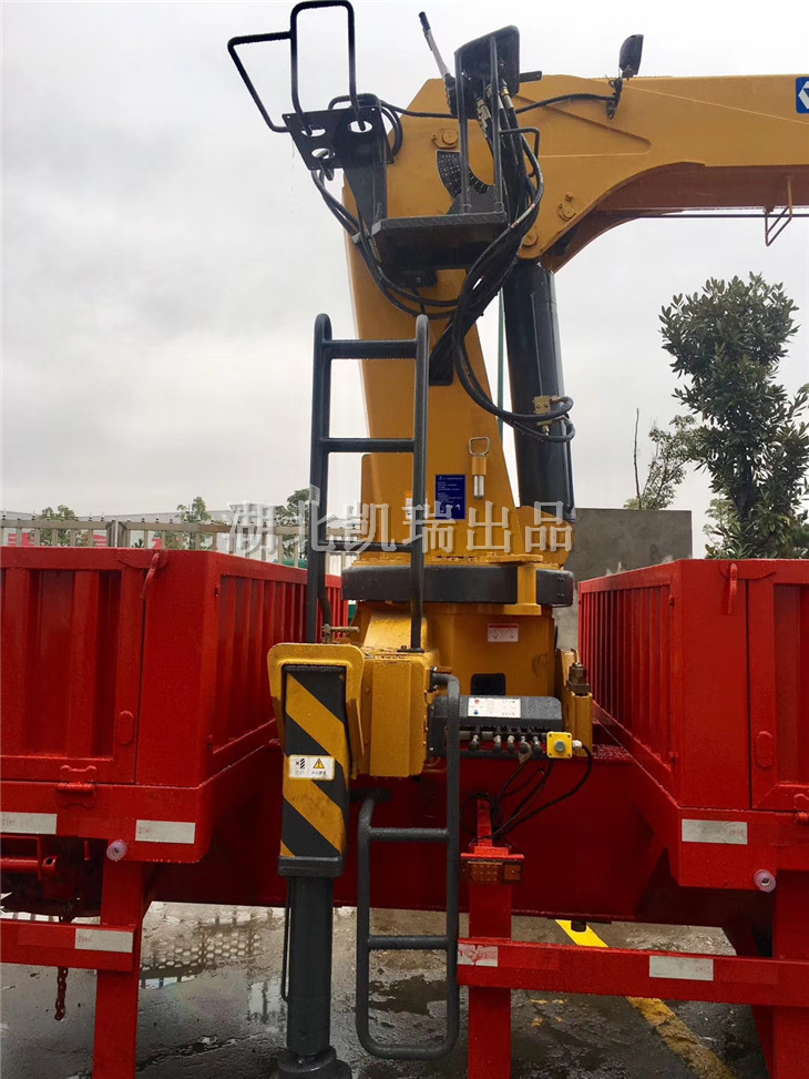 三軸中置直臂吊機(jī)安裝細(xì)節(jié) 三軸中置直臂吊機(jī)安裝細(xì)節(jié)