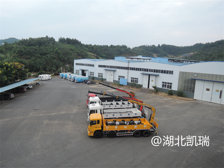 四臺(tái)“匯斯誠(chéng)”牌計(jì)量檢衡車(chē)(俯視圖) 四臺(tái)“匯斯誠(chéng)”牌計(jì)量檢衡車(chē)(俯視圖)