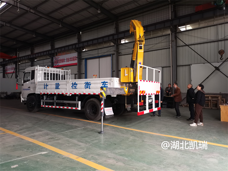 講解DWJ5180JJHD6型計(jì)量檢衡車吊裝砝碼操作要領(lǐng) 講解DWJ5180JJHD6型計(jì)量檢衡車吊裝砝碼操作要領(lǐng)